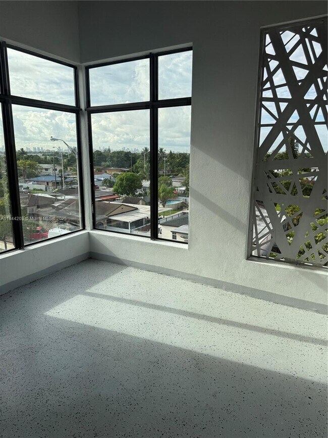 859 E 24th St in Hialeah, FL - Building Photo - Building Photo