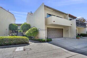 2317 Eastbluff Dr in Newport Beach, CA - Building Photo - Building Photo