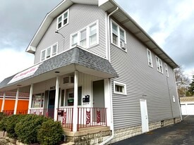 943 W Galena Blvd in Aurora, IL - Building Photo