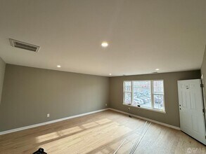 17 Thomas St, Unit 2 in South River, NJ - Building Photo - Building Photo