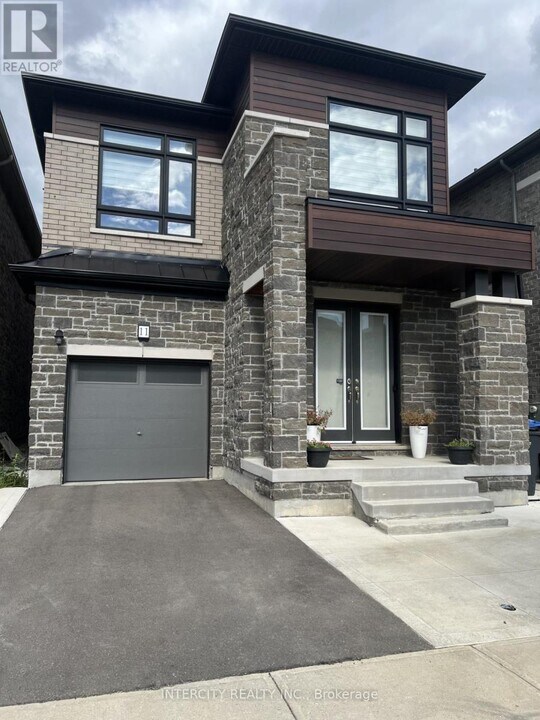 11 Bookton St in Brampton, ON - Building Photo