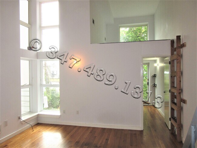 130 Scholes St in Brooklyn, NY - Building Photo - Building Photo