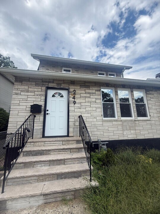 247 Williamson Ave in Hillside, NJ - Building Photo