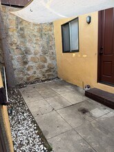 2071 Vista Del Mar Ave in Los Angeles, CA - Building Photo - Building Photo