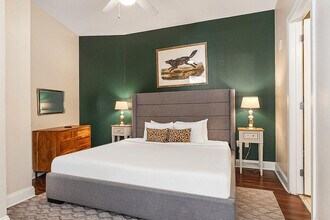 925 Common St in New Orleans, LA - Building Photo - Building Photo