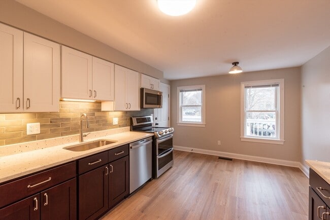 19 Hoyle St in Norwood, MA - Building Photo - Building Photo