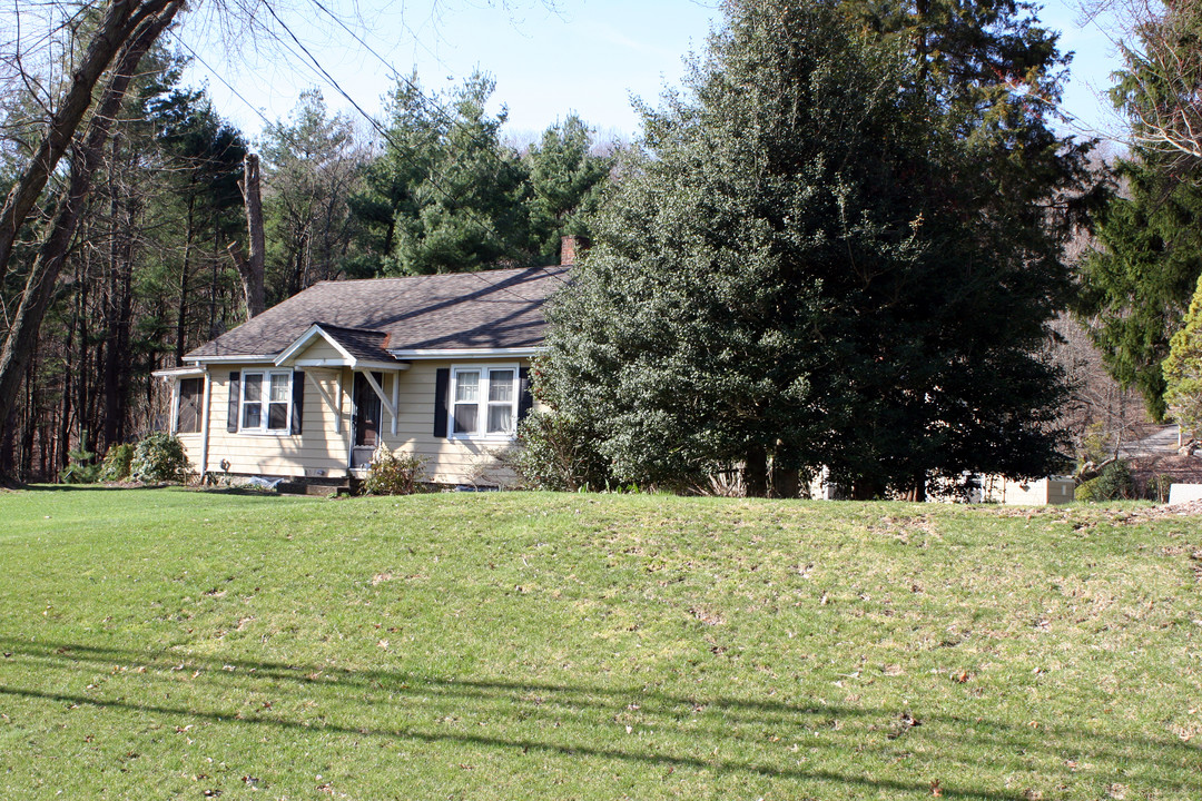 383 Main St in Monroe, CT - Building Photo