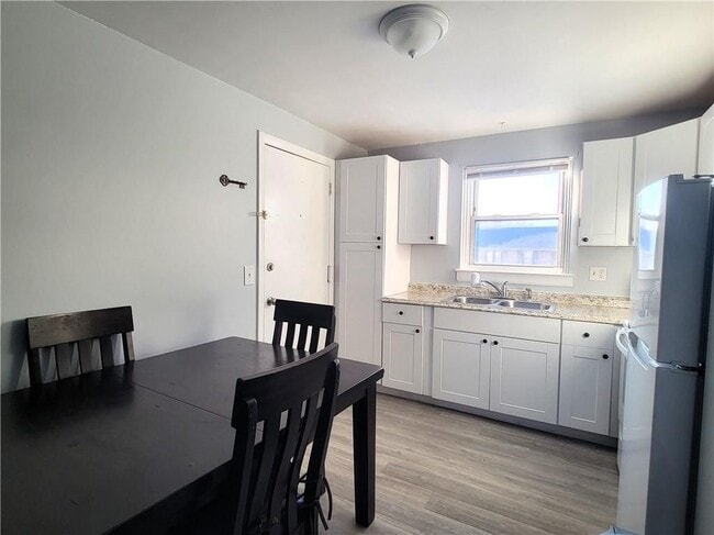 70 Carroll Ave in Newport, RI - Foto de edificio - Building Photo