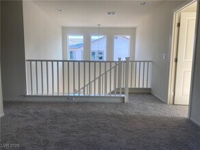 8423 Sycamore Crk St in Las Vegas, NV - Building Photo - Building Photo
