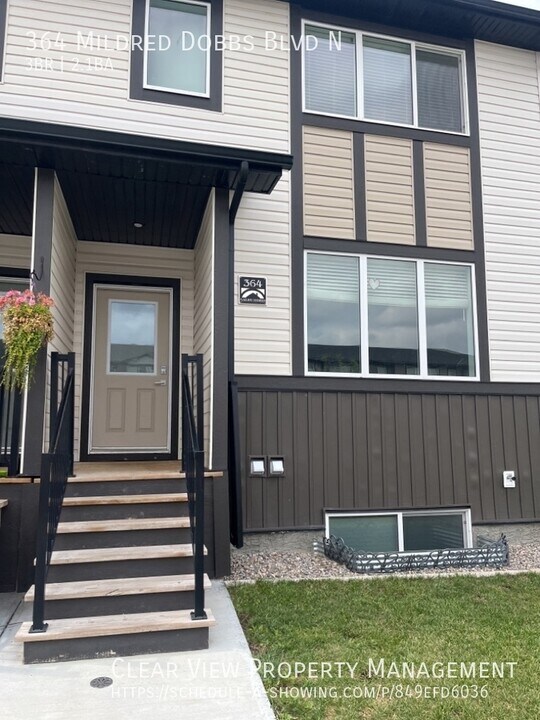 364 Mildred Dobbs Blvd N in Lethbridge, AB - Building Photo