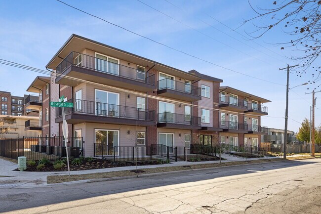 2990 Reagan St in Dallas, TX - Building Photo - Building Photo