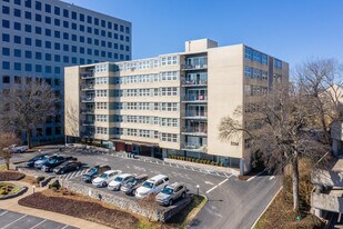 West End Park l in Nashville, TN - Building Photo