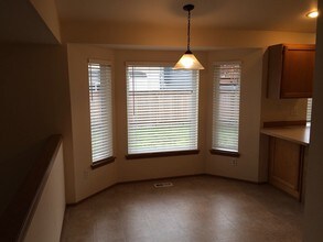 1219 203rd Street Ct E in Spanaway, WA - Foto de edificio - Building Photo