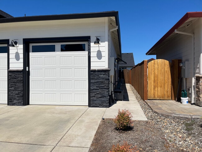 2958 NW 15th Way, Unit A in Battle Ground, WA - Building Photo - Building Photo