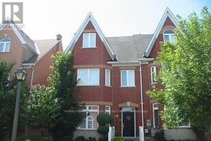 28 Angus Meadow Dr in Markham, ON - Building Photo
