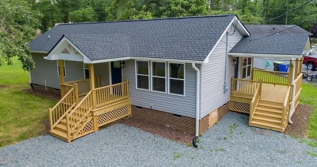 property at 1006 S 2nd Ave