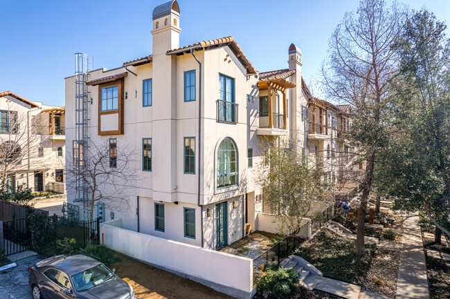 Lomo Blanco Condominiums in Dallas, TX - Building Photo - Primary Photo