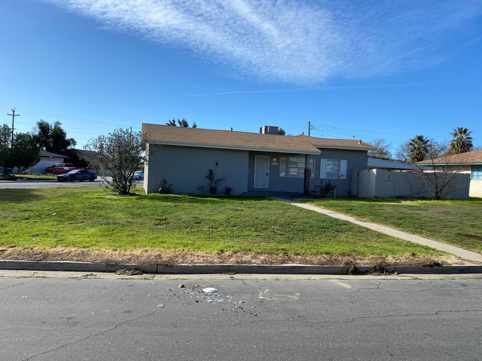 1105 Meredith Dr in Bakersfield, CA - Building Photo