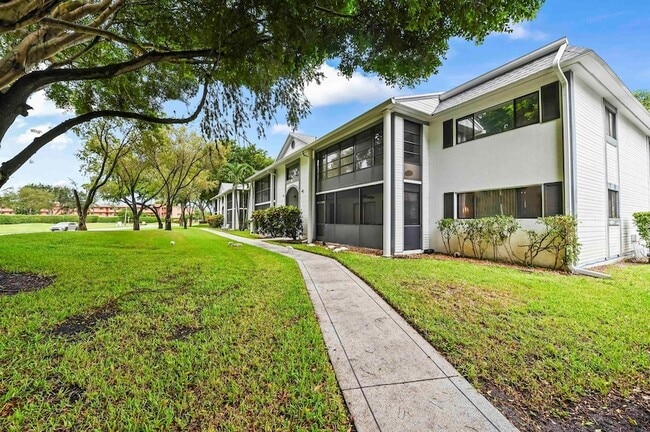 15449 Lakes of Delray Blvd in Delray Beach, FL - Building Photo - Building Photo