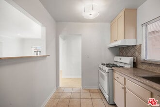 435 1/2 W Elk Ave in Glendale, CA - Building Photo - Building Photo