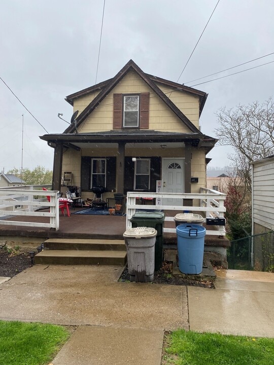 651 6th St, Unit 1 in Oakmont, PA - Building Photo