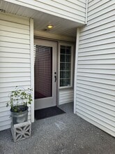 10221 NE 138th Pl in Kirkland, WA - Building Photo - Building Photo