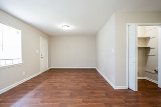 Woodlawn Manor in Tuscaloosa, AL - Foto de edificio - Interior Photo