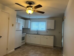 1081 New Haven Rd in Naugatuck, CT - Building Photo - Building Photo