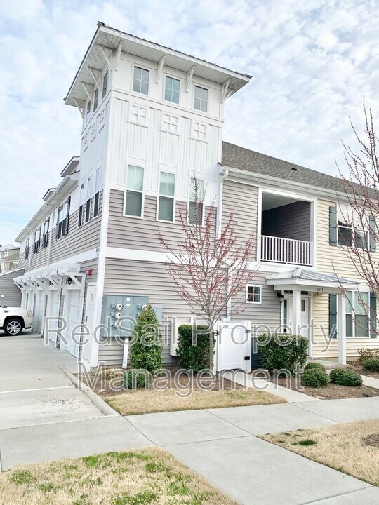 1011 Celia Ct in Hampton, VA - Building Photo