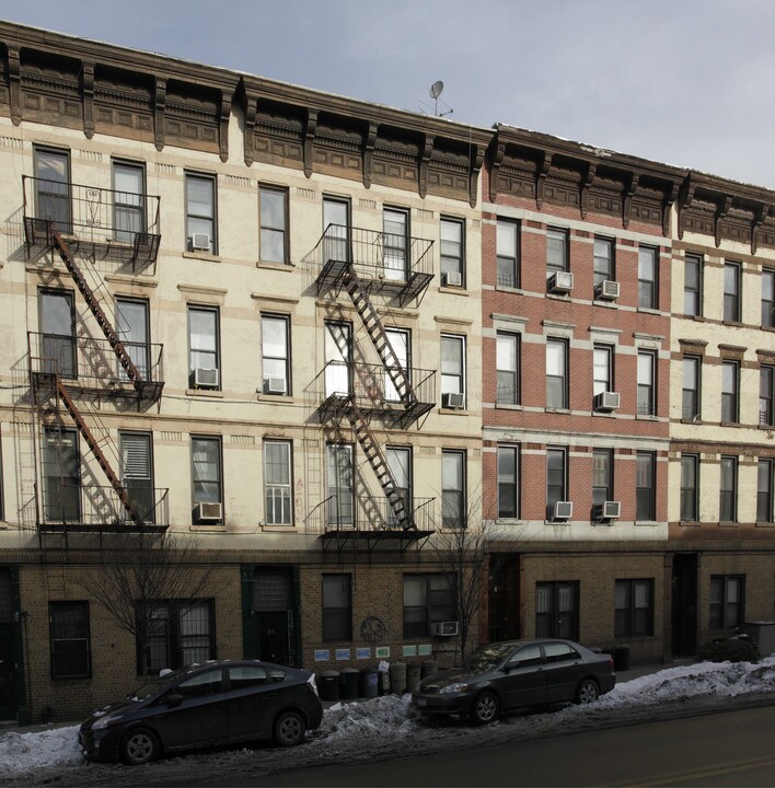 85 Greenpoint Ave in Brooklyn, NY - Building Photo