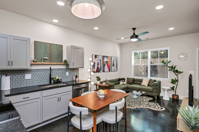 816 Shull St in West Columbia, SC - Foto de edificio - Building Photo