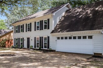 4924 W Hedgewall Cir in Memphis, TN - Building Photo - Building Photo