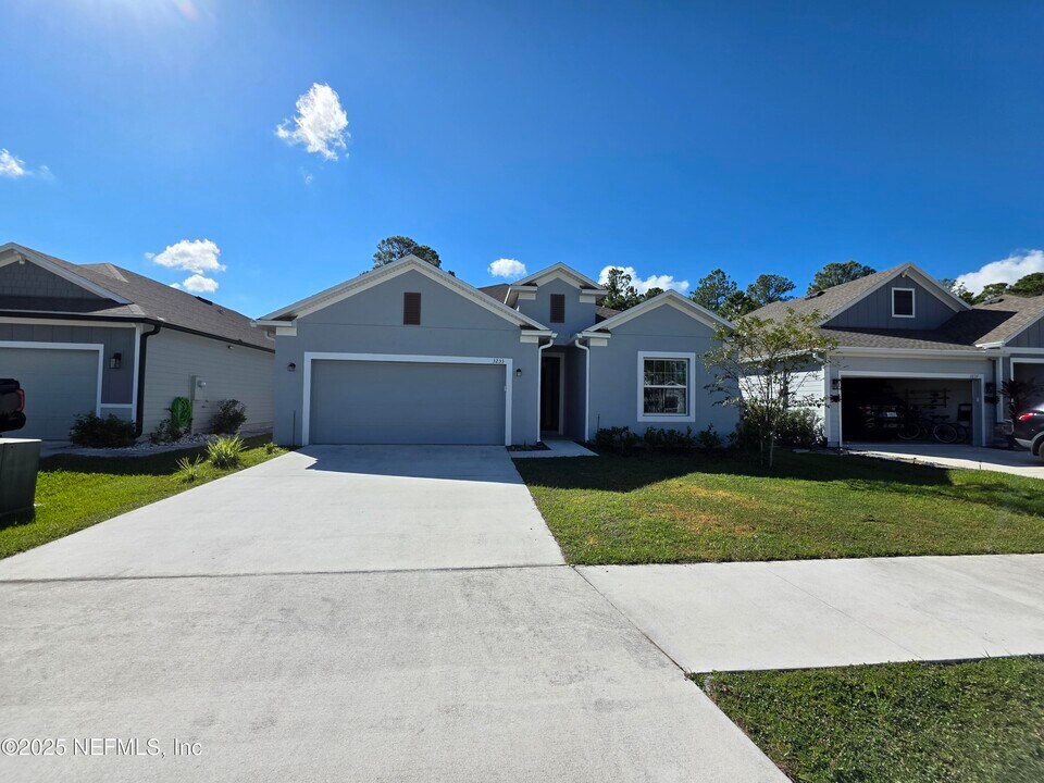 3233 Crocus Ln in Green Cove Springs, FL - Building Photo
