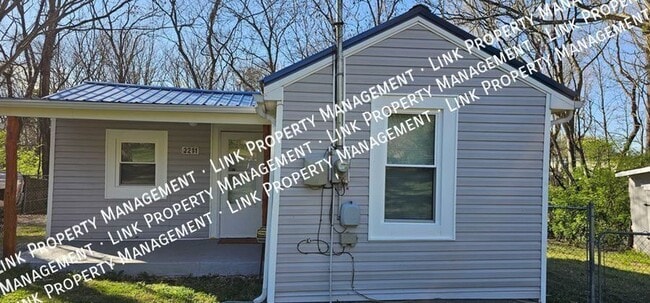 2211 W Shepherd Rd