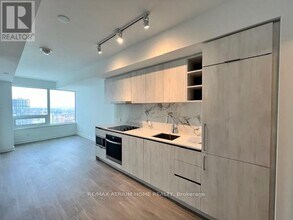8-4118 Wellesley St W in Toronto, ON - Building Photo - Building Photo