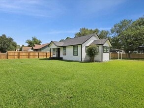 5395 Fairview Ave in Beaumont, TX - Building Photo - Building Photo