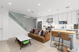 313 Washington St in Hoboken, NJ - Building Photo - Building Photo