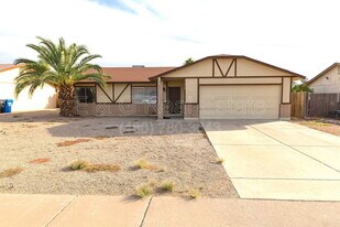 10713 West Campbell Ave in Phoenix, AZ - Building Photo