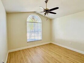 5825 Hawkwood Ct in Fish Hawk, FL - Building Photo