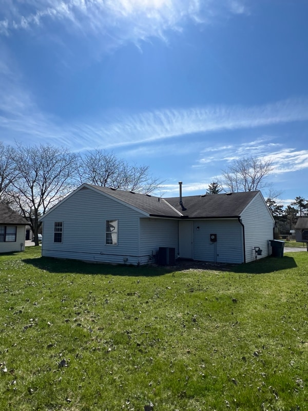 3930 Deer Lake Way in Columbus, OH - Foto de edificio - Building Photo