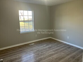 214 W Central Ave in Griffin, GA - Foto de edificio - Building Photo