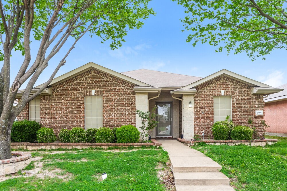 604 Horseshoe Ct in Desoto, TX - Building Photo