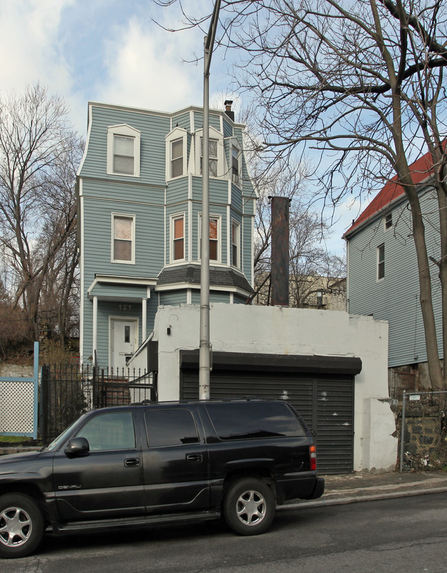 121 Palisade Ave in Yonkers, NY - Building Photo - Building Photo