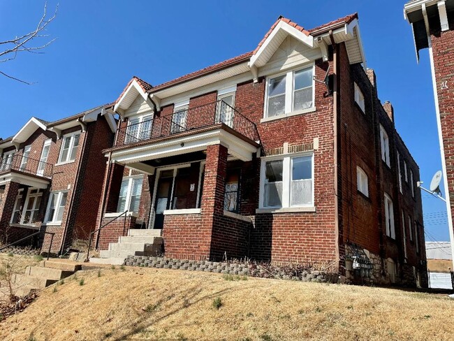 property at 2117 Maury Ave