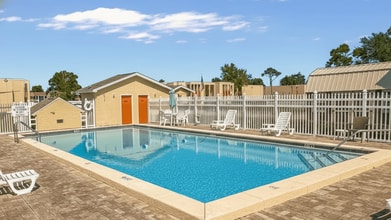 Aztec Villa in Panama City, FL - Foto de edificio - Building Photo