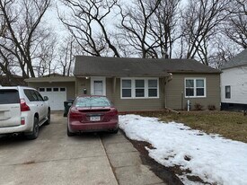 609 S Lucas St in Iowa City, IA - Building Photo