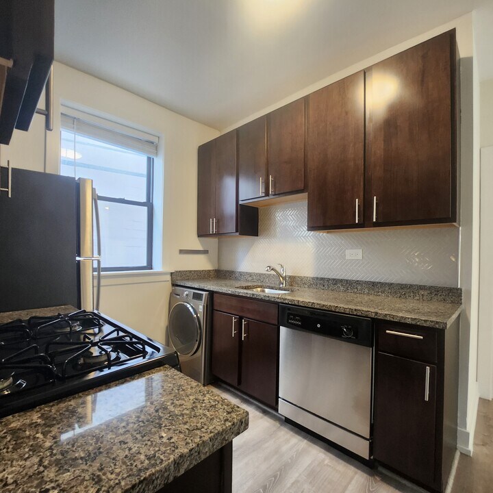 822 W Waveland Ave, Unit 1 in Chicago, IL - Building Photo