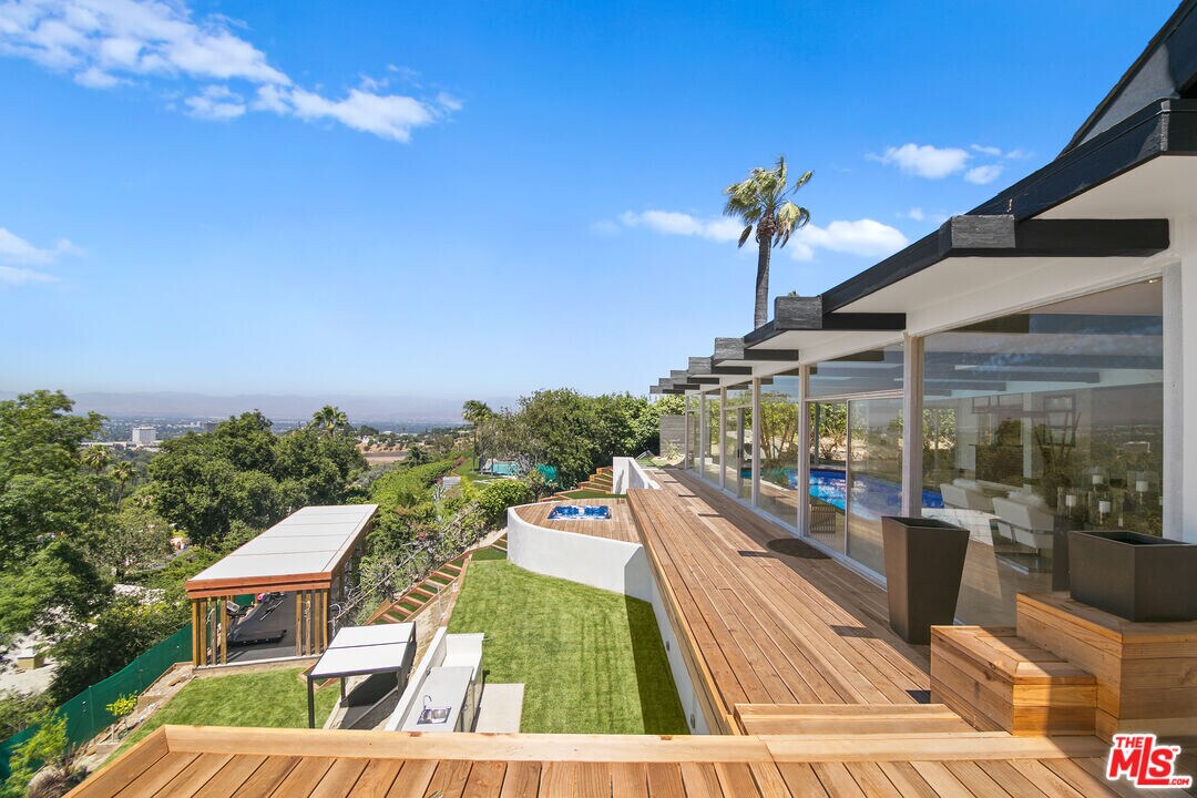 3634 Royal Meadow Rd in Los Angeles, CA - Foto de edificio