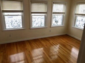 11 Bemis Rd, Unit 4 in Wellesley, MA - Foto de edificio - Building Photo