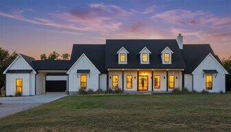 23937 Oscar Rd in Spicewood, TX - Building Photo